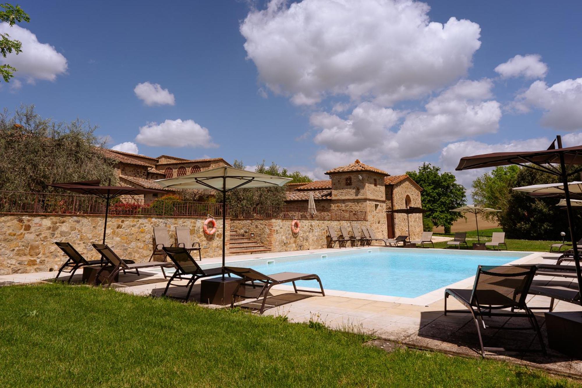 Villa Le Beringhe - Wine Pool & Relax Colle di Val d'Elsa Exterior foto