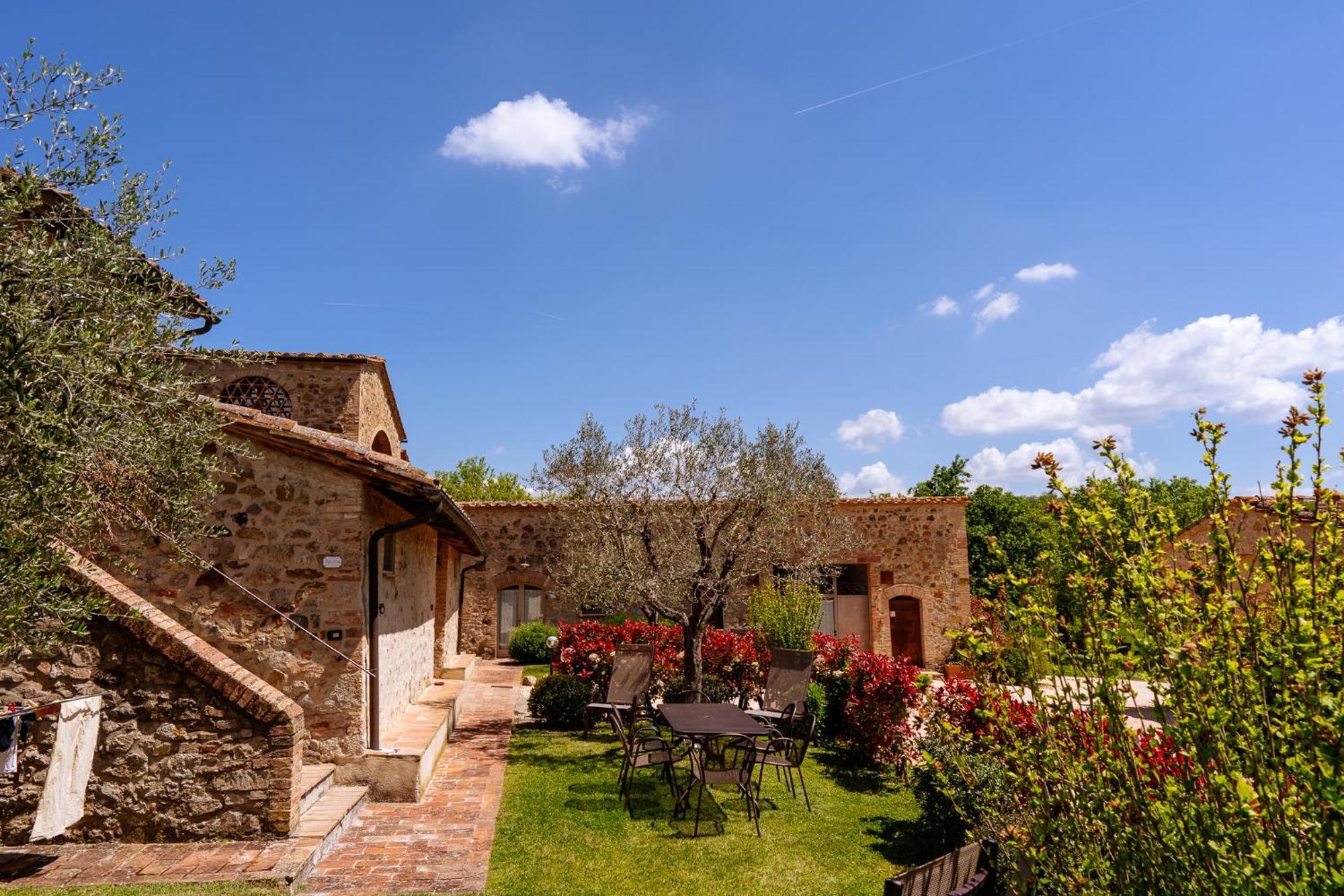 Villa Le Beringhe - Wine Pool & Relax Colle di Val d'Elsa Exterior foto