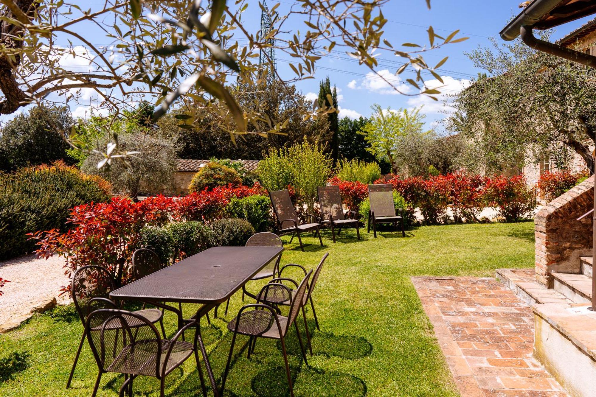 Villa Le Beringhe - Wine Pool & Relax Colle di Val d'Elsa Exterior foto