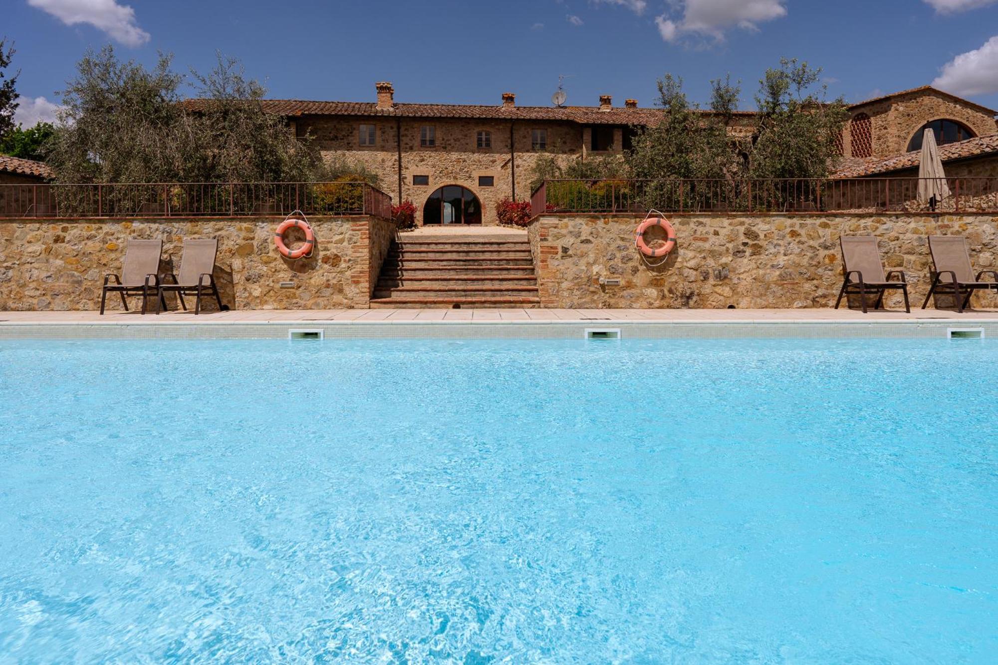 Villa Le Beringhe - Wine Pool & Relax Colle di Val d'Elsa Exterior foto